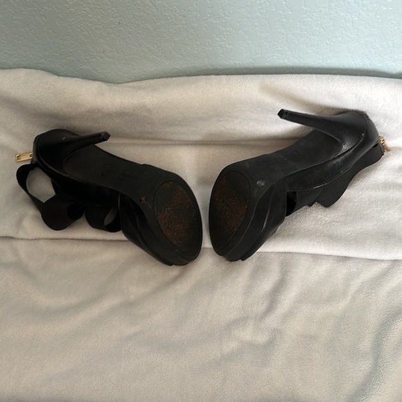 Black Jessica Simpson heels. Only worn a couple times. - Picture 5 of 6